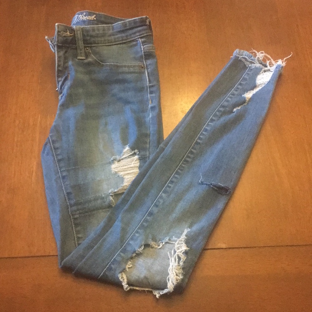 Distressed skinny jeans